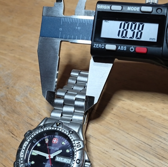 X Wenger SMT Design 200 meter Dive watch.  Rotating bezel, screw down crown. - Picture 2 of 13